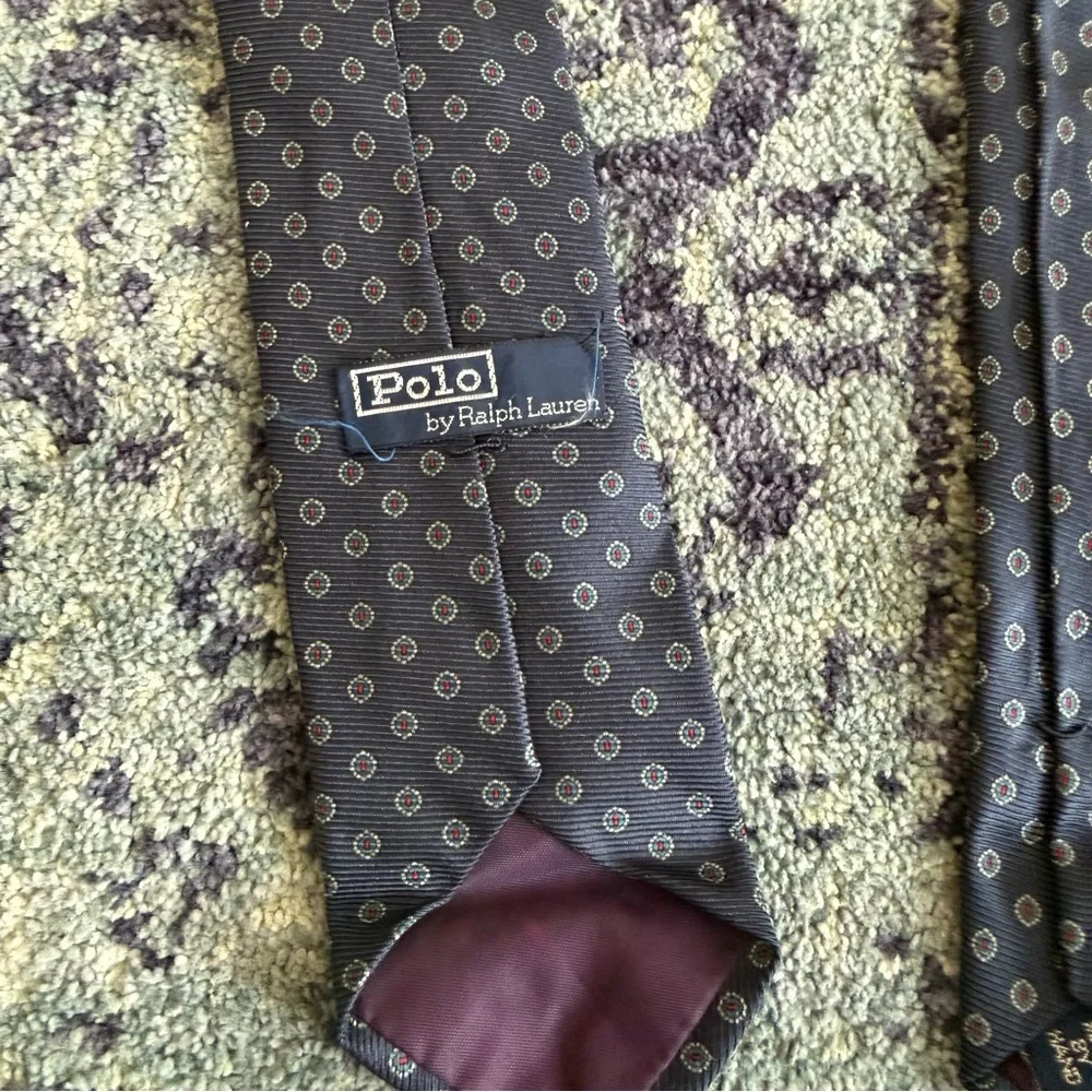 Polo Ralph Lauren Men’s 100% Silk Black Formal Tie with Green and Red Florals - Picture 2 of 4